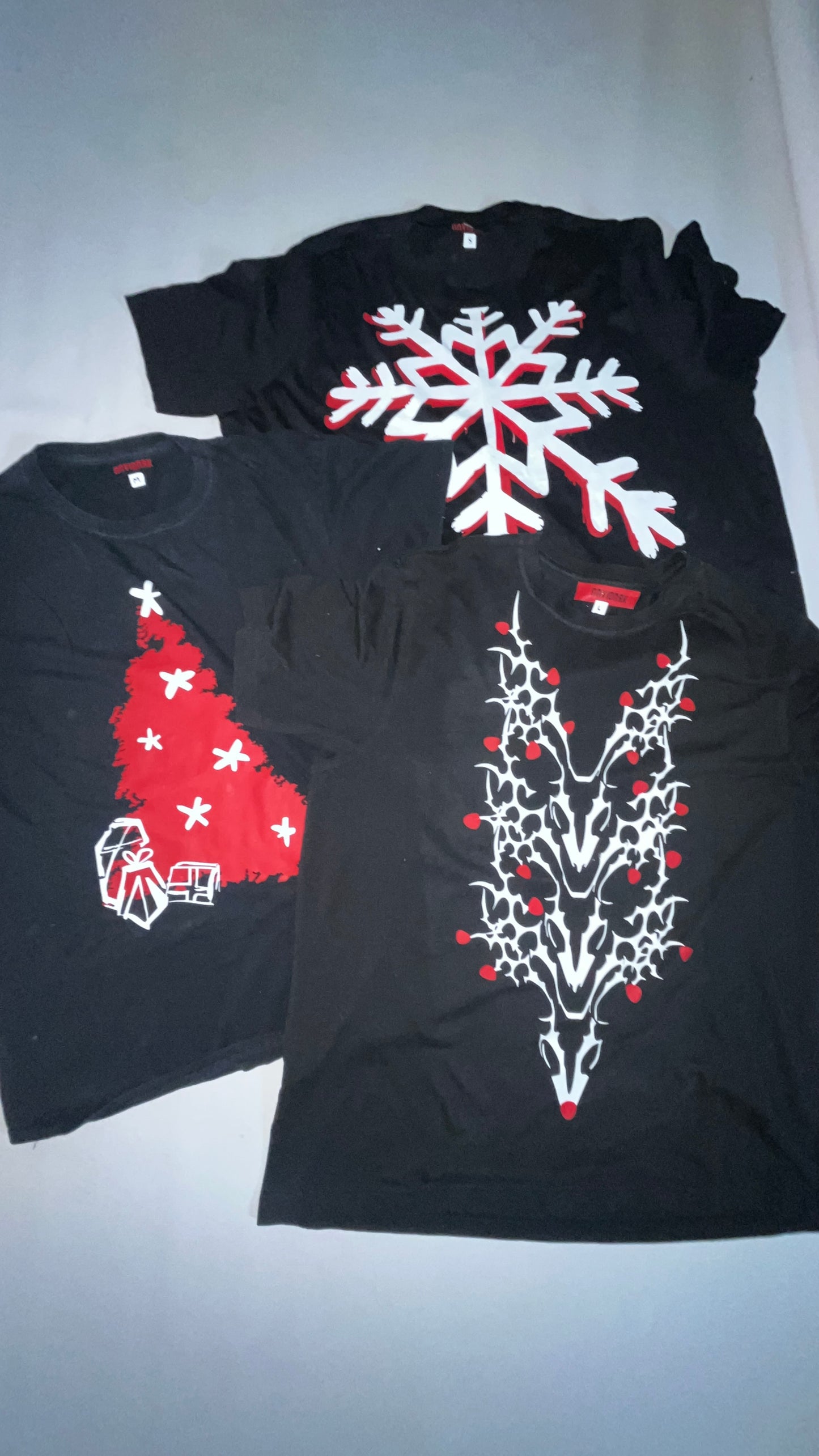 RED GIFT TREE TSHIRT